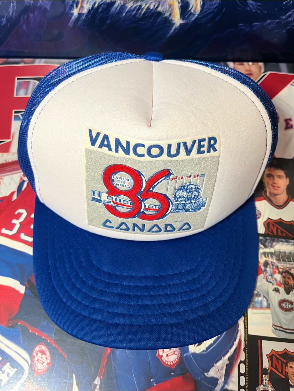 Vintage 1986 Vancouver Canada explore the world trucker snapback hat ￼